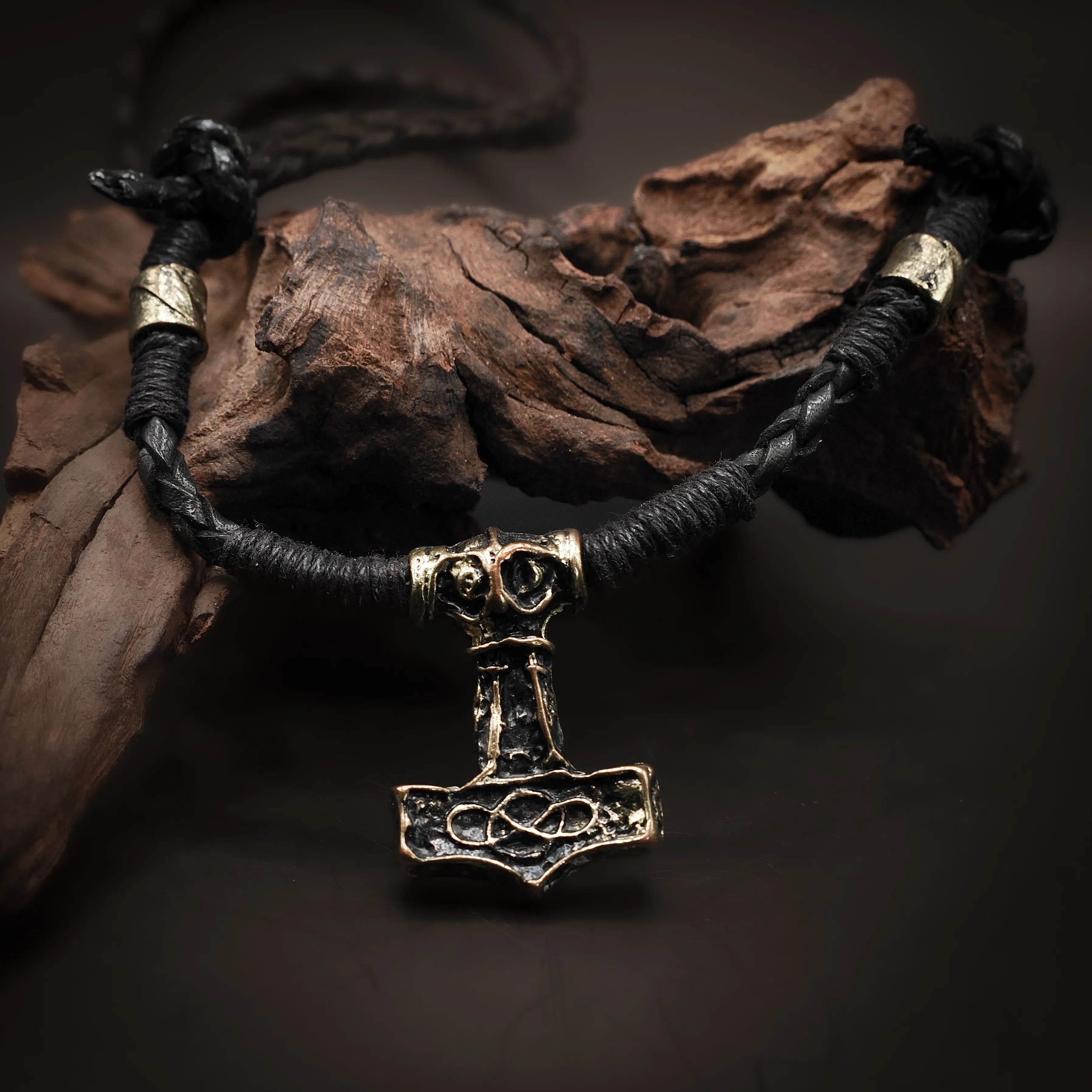 Halsband Torshammare Öde
