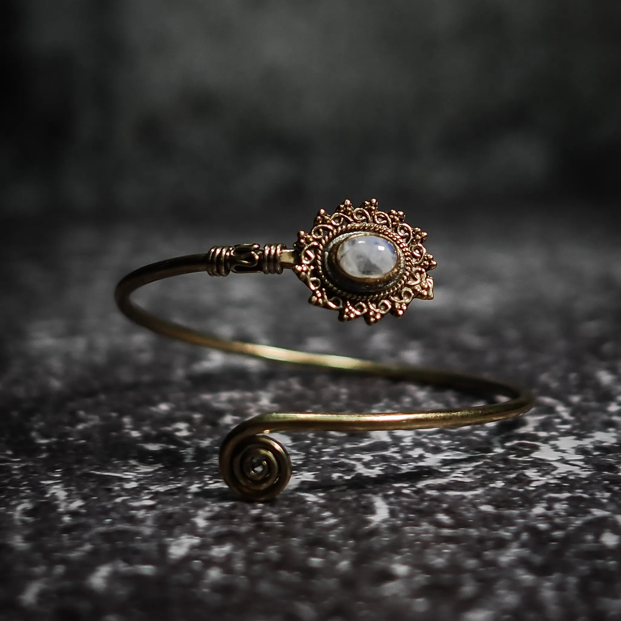 Armband Oval, med halvädelsten