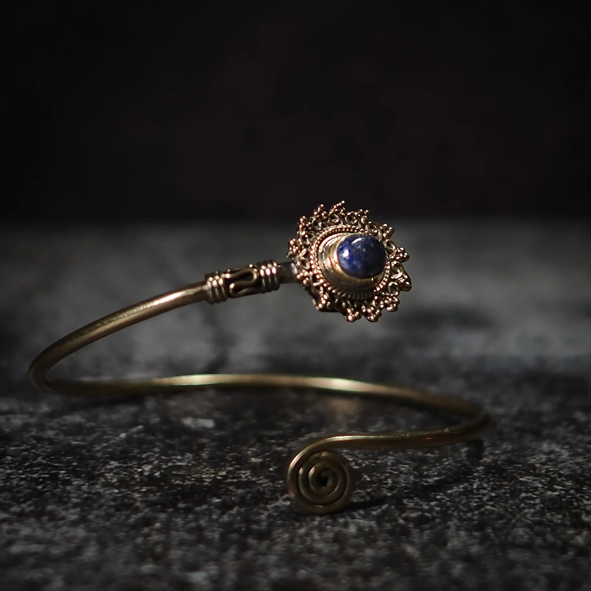 Armband Oval, med halvädelsten