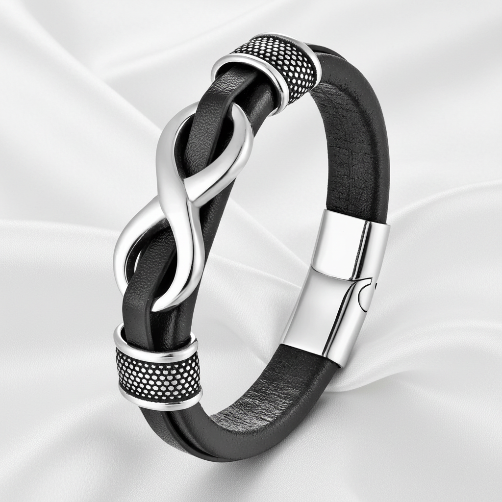 Läderarmband med silver infinity-symbol på vit sidenbakgrund