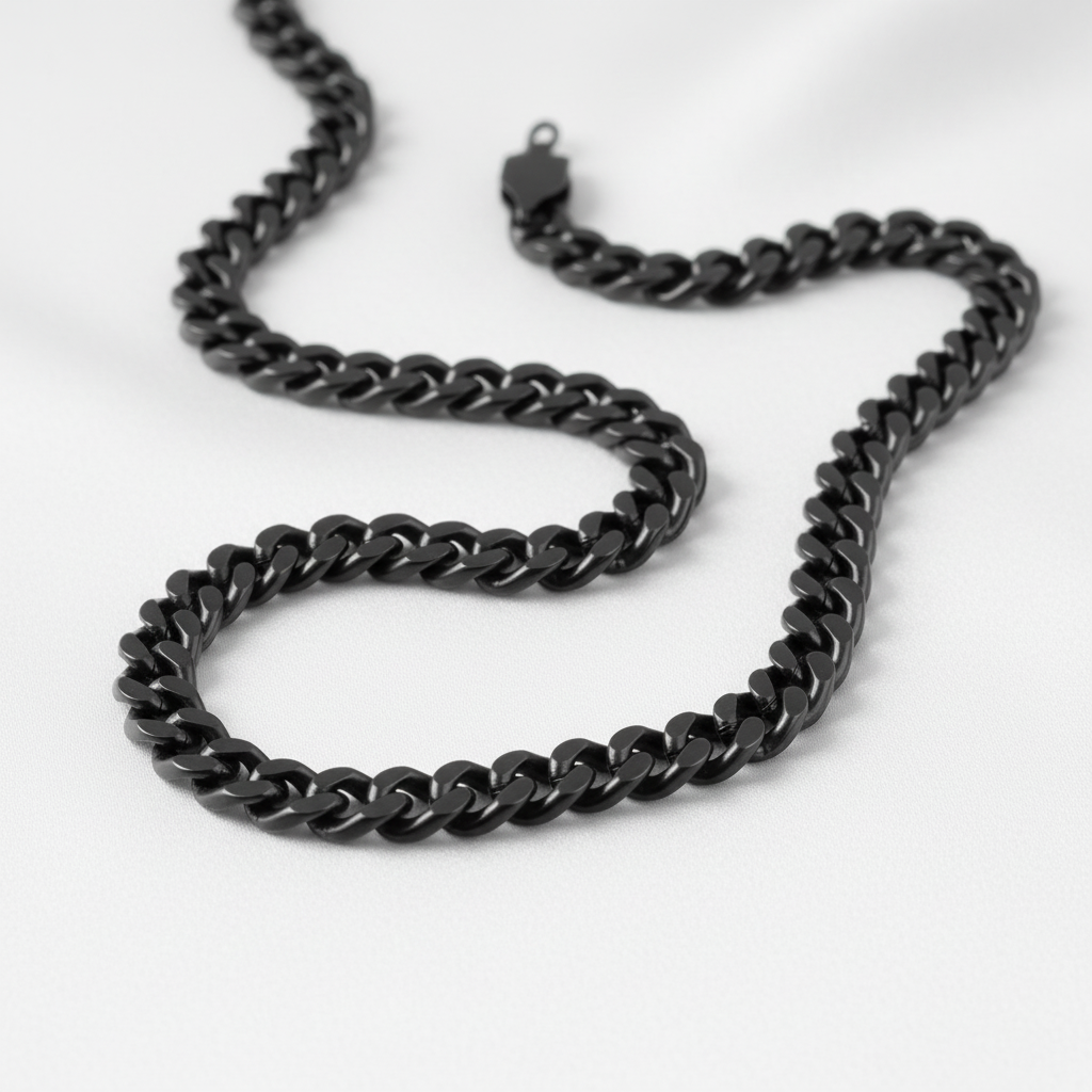 Svart stålkedja på vit silkesbakgrund