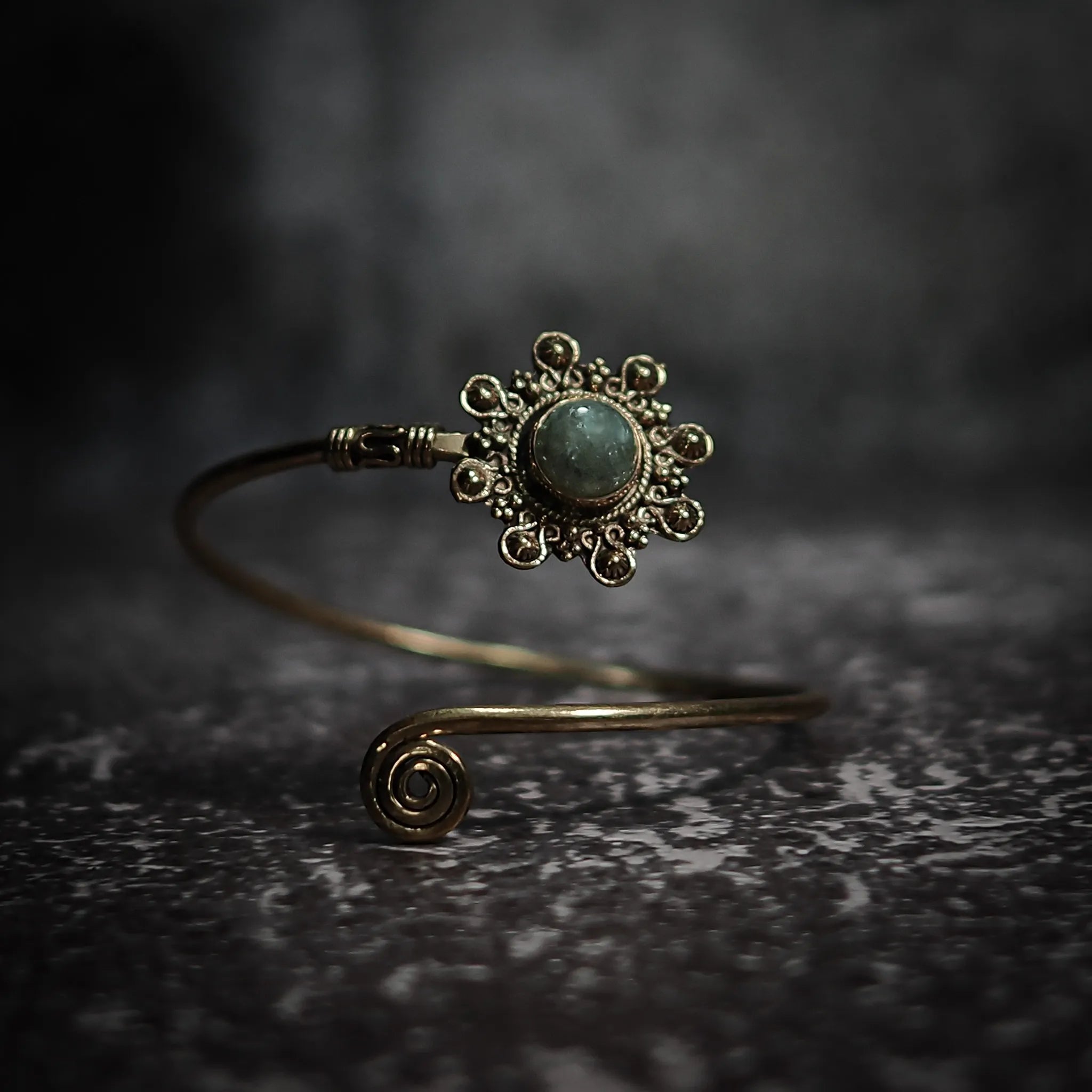 Armband Sol, med halvädelsten