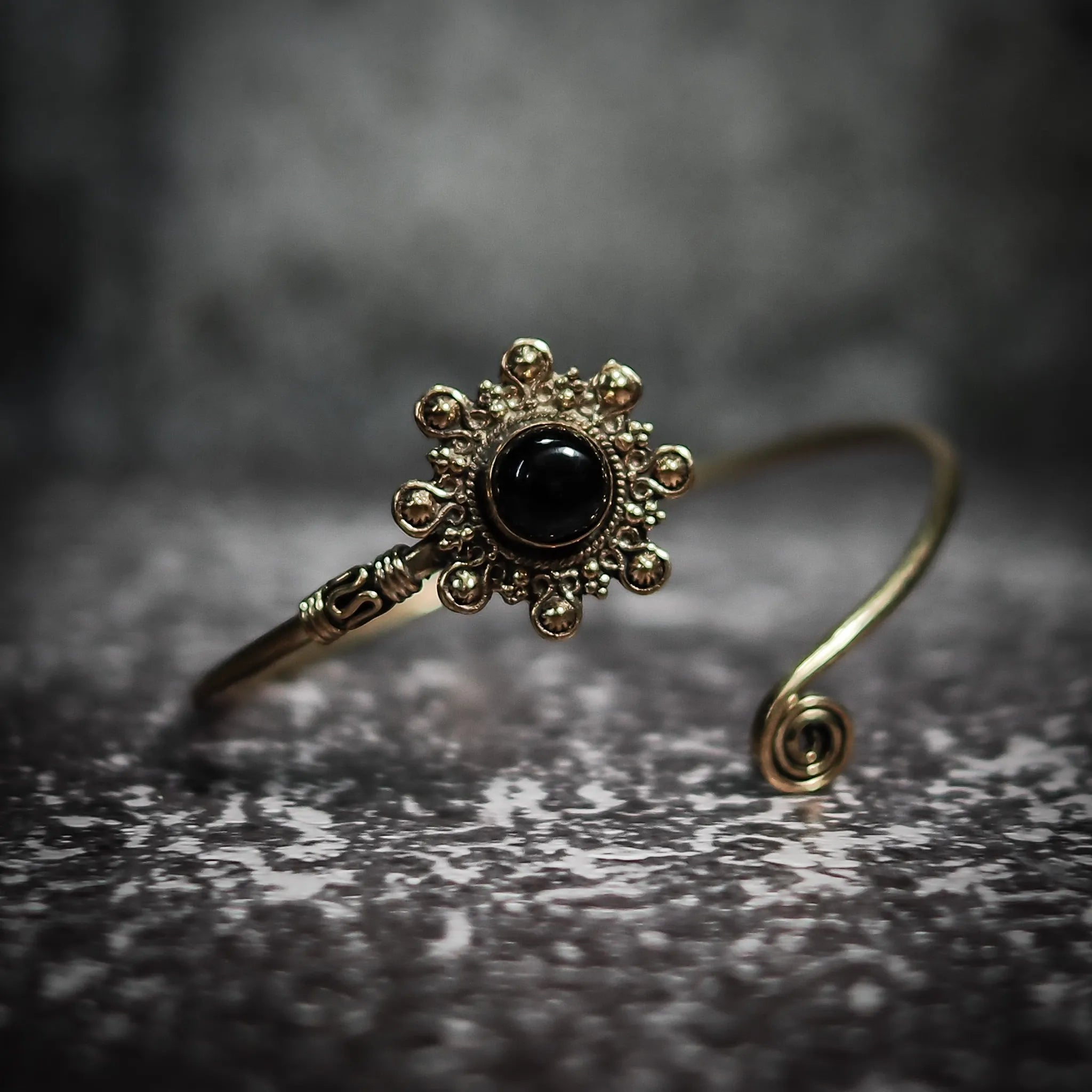 Armband Sol, med halvädelsten