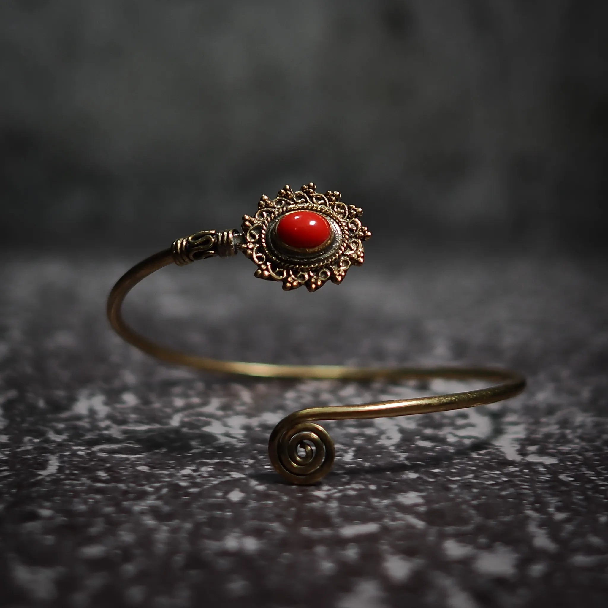 Armband Oval, med halvädelsten