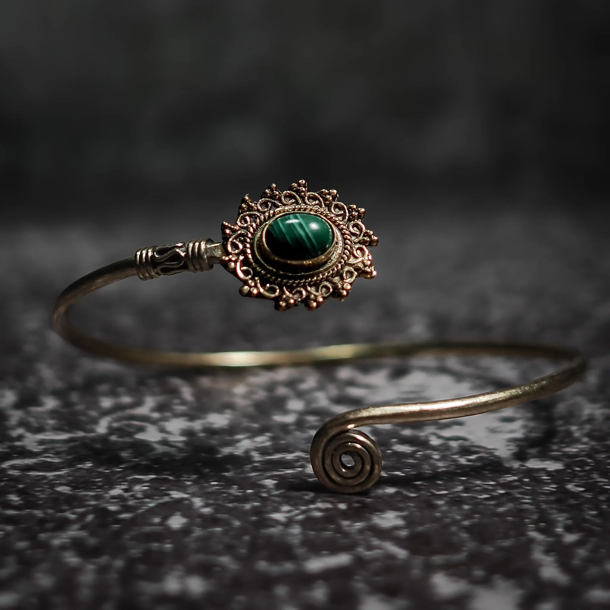 Armband Oval, med halvädelsten