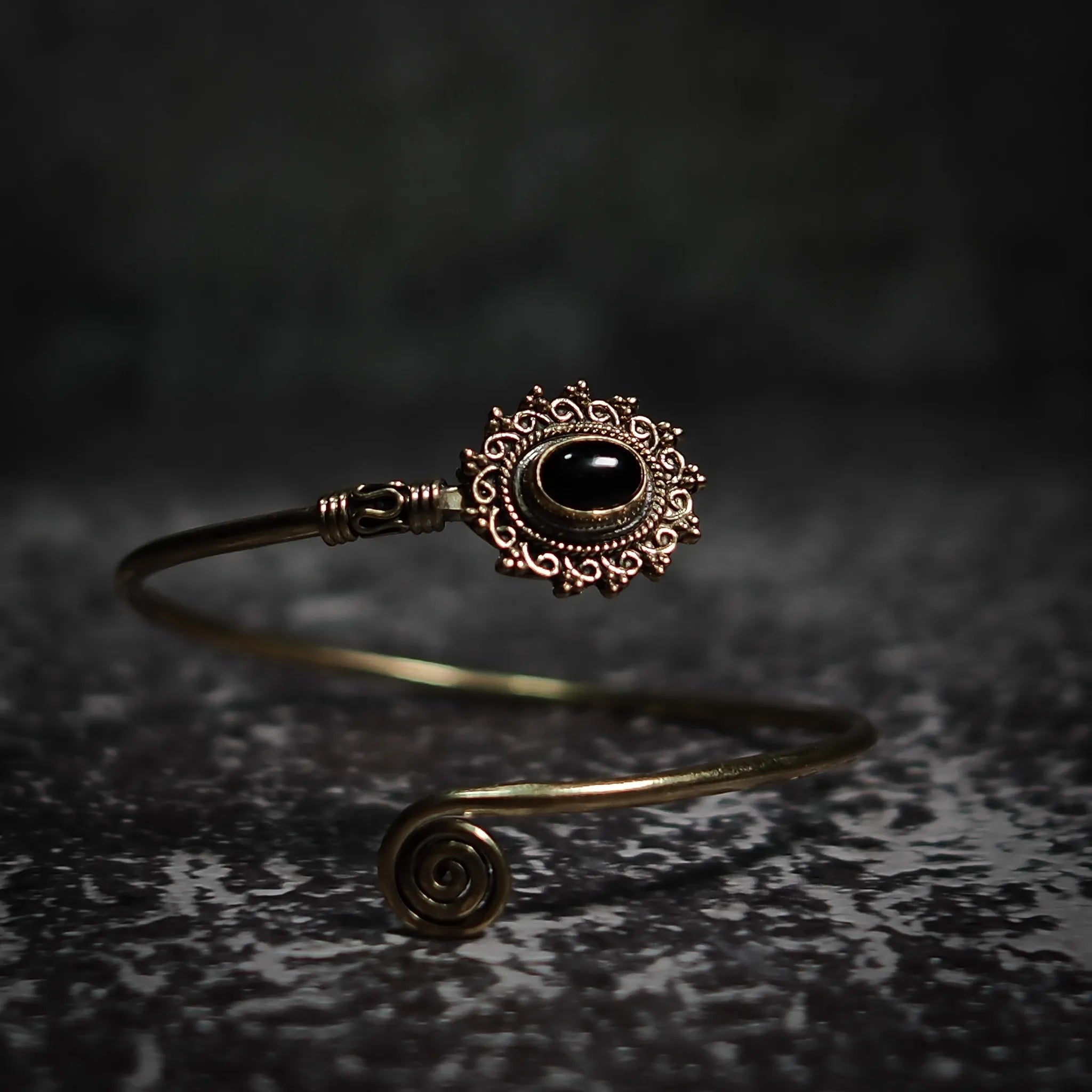 Armband Oval, med halvädelsten
