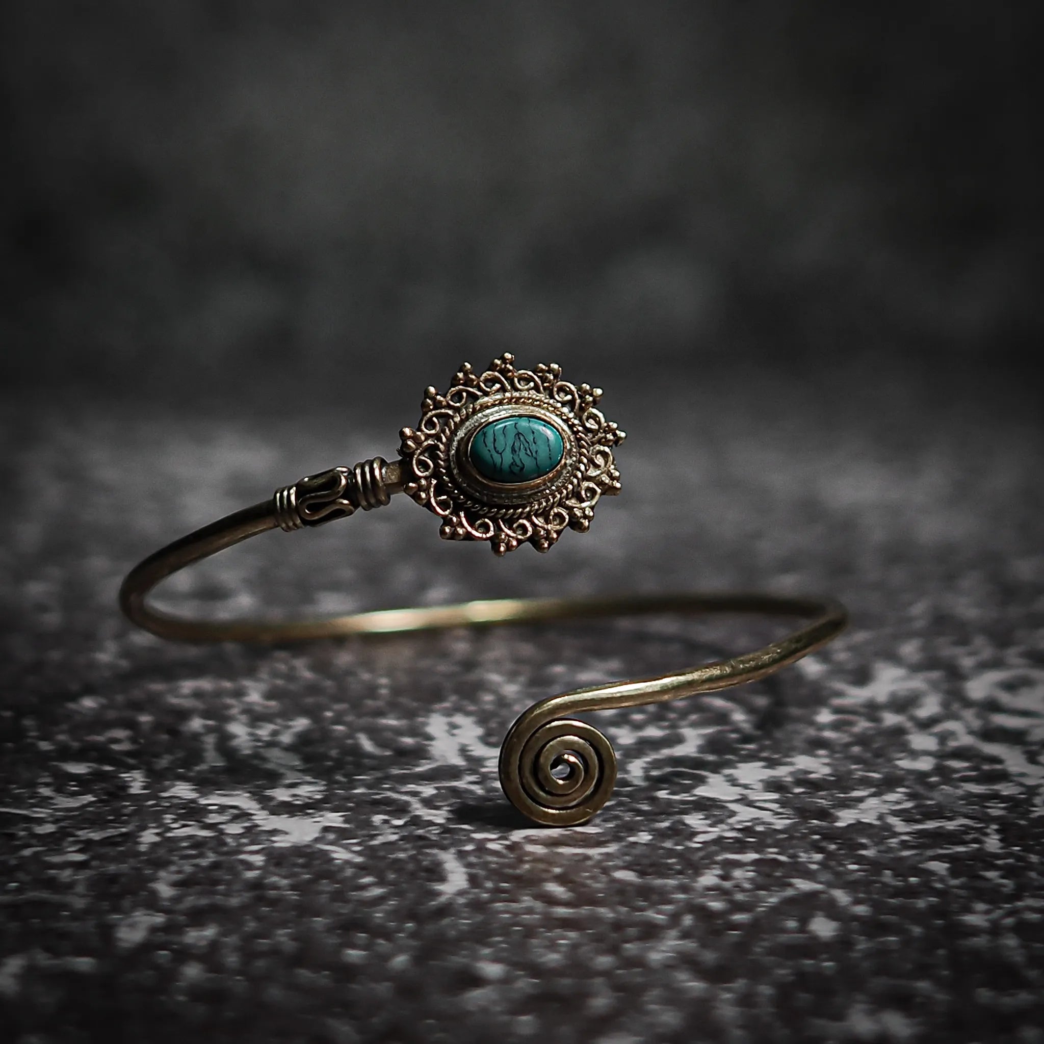 Armband Oval, med halvädelsten