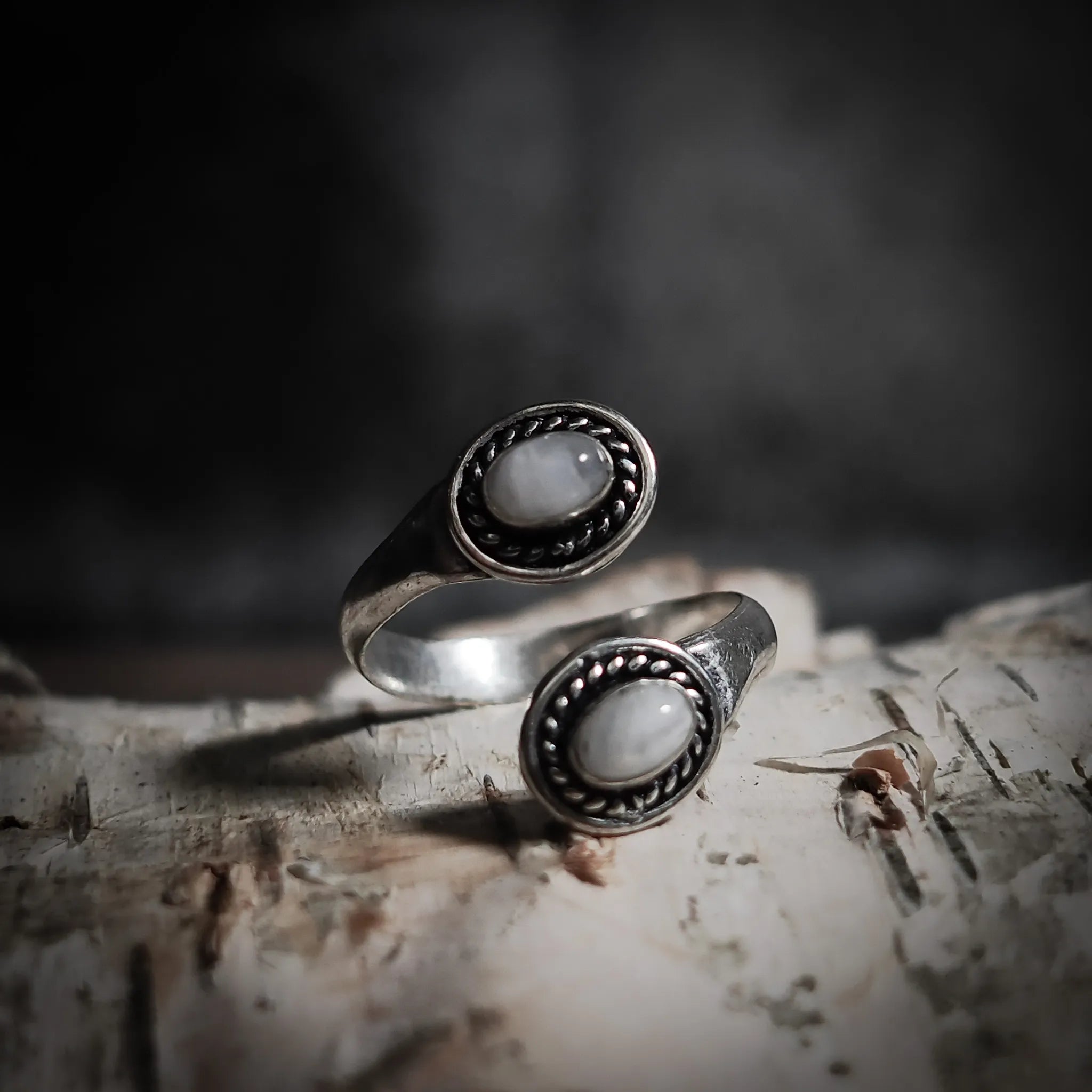 Spiralring med Månstenar