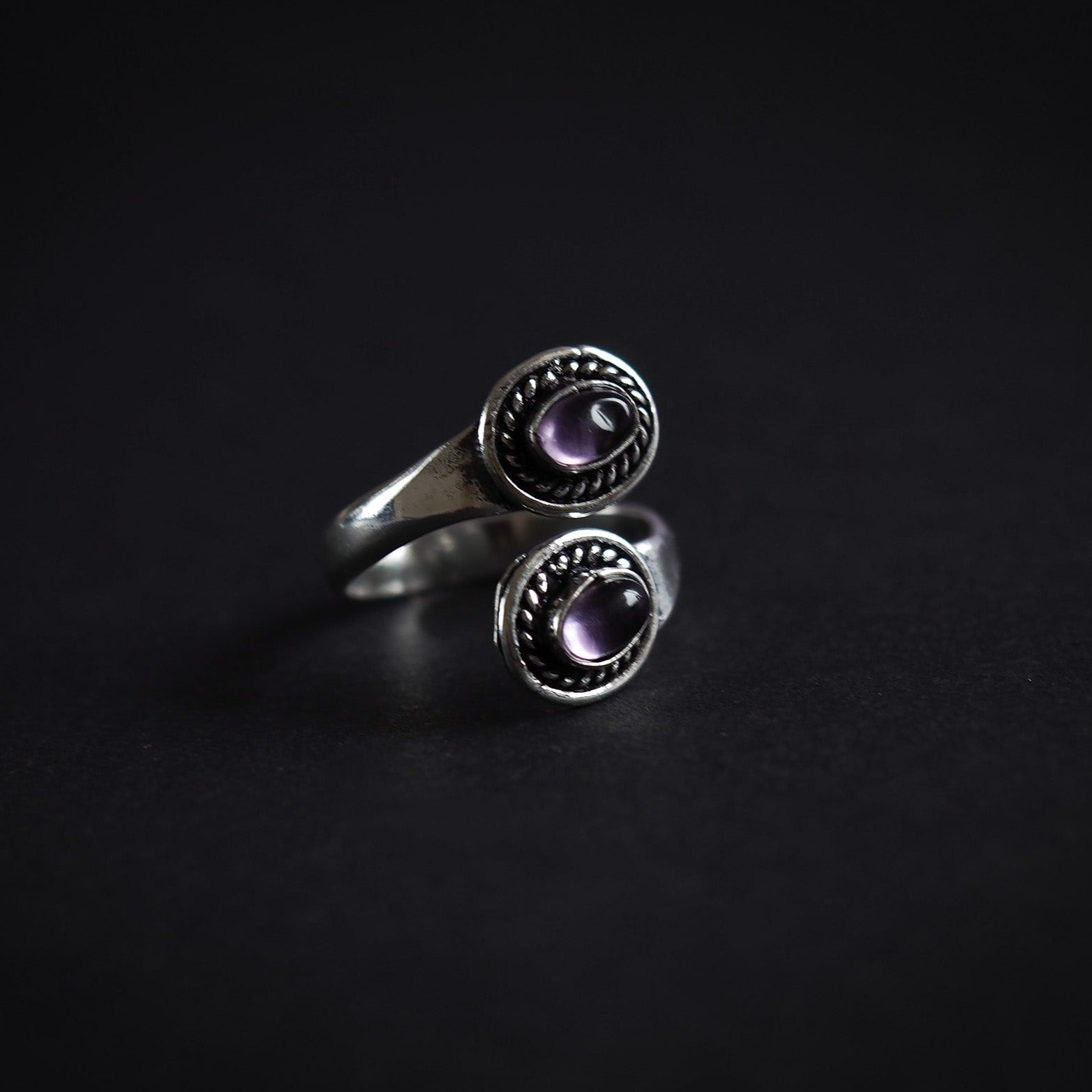 Spiral ring with Amethysts