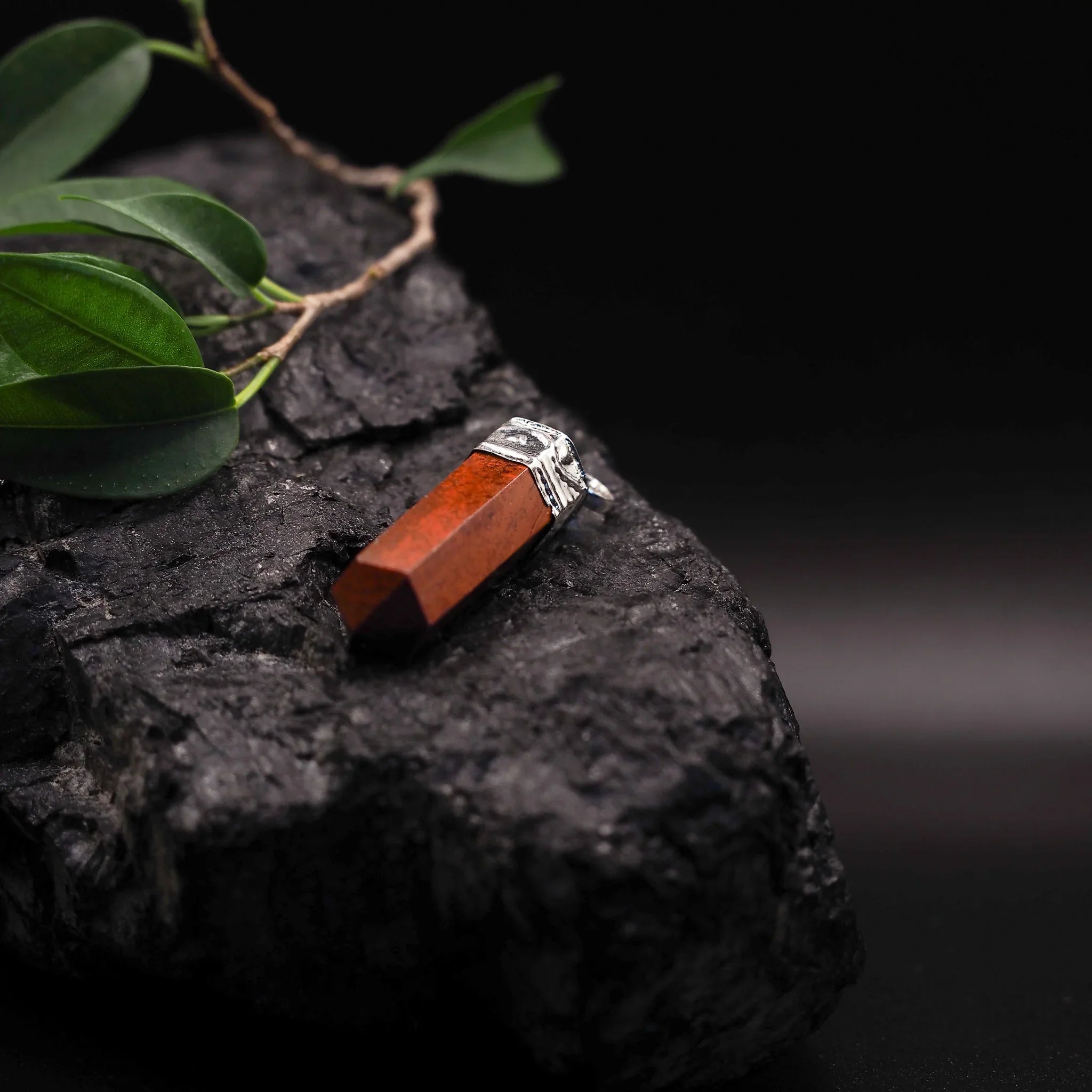 Stenanheng, rød jaspis