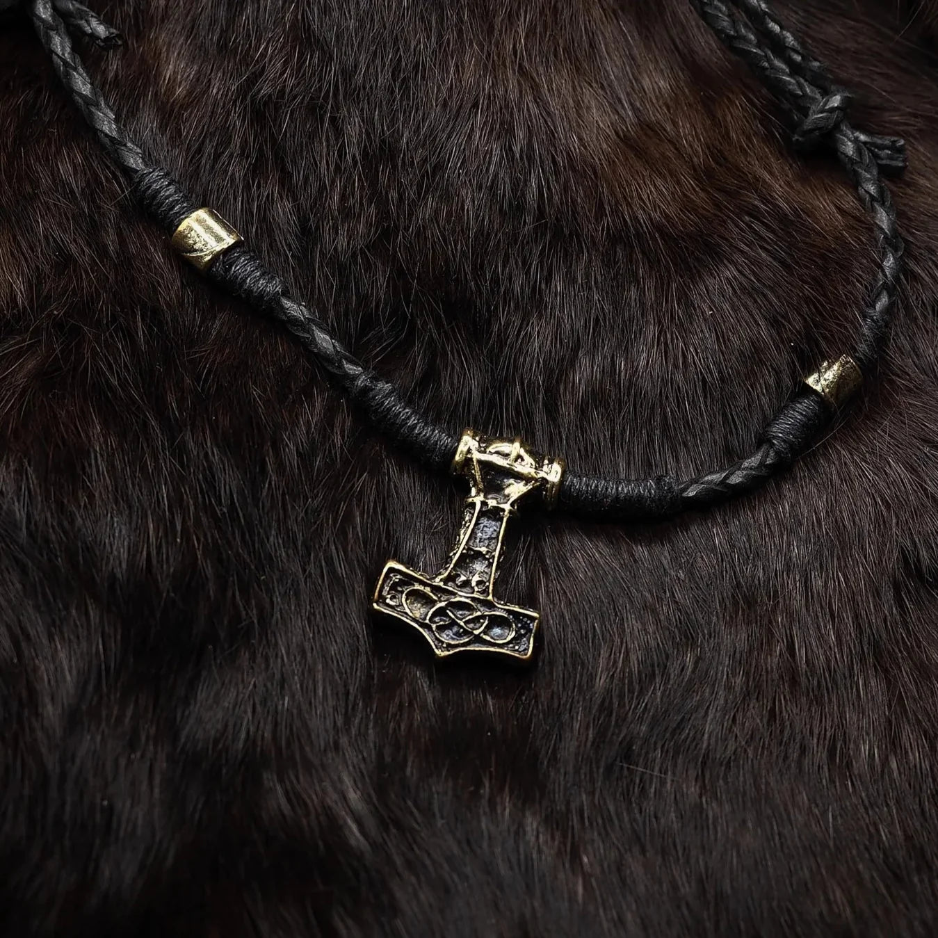 Halsband Torshammare Öde