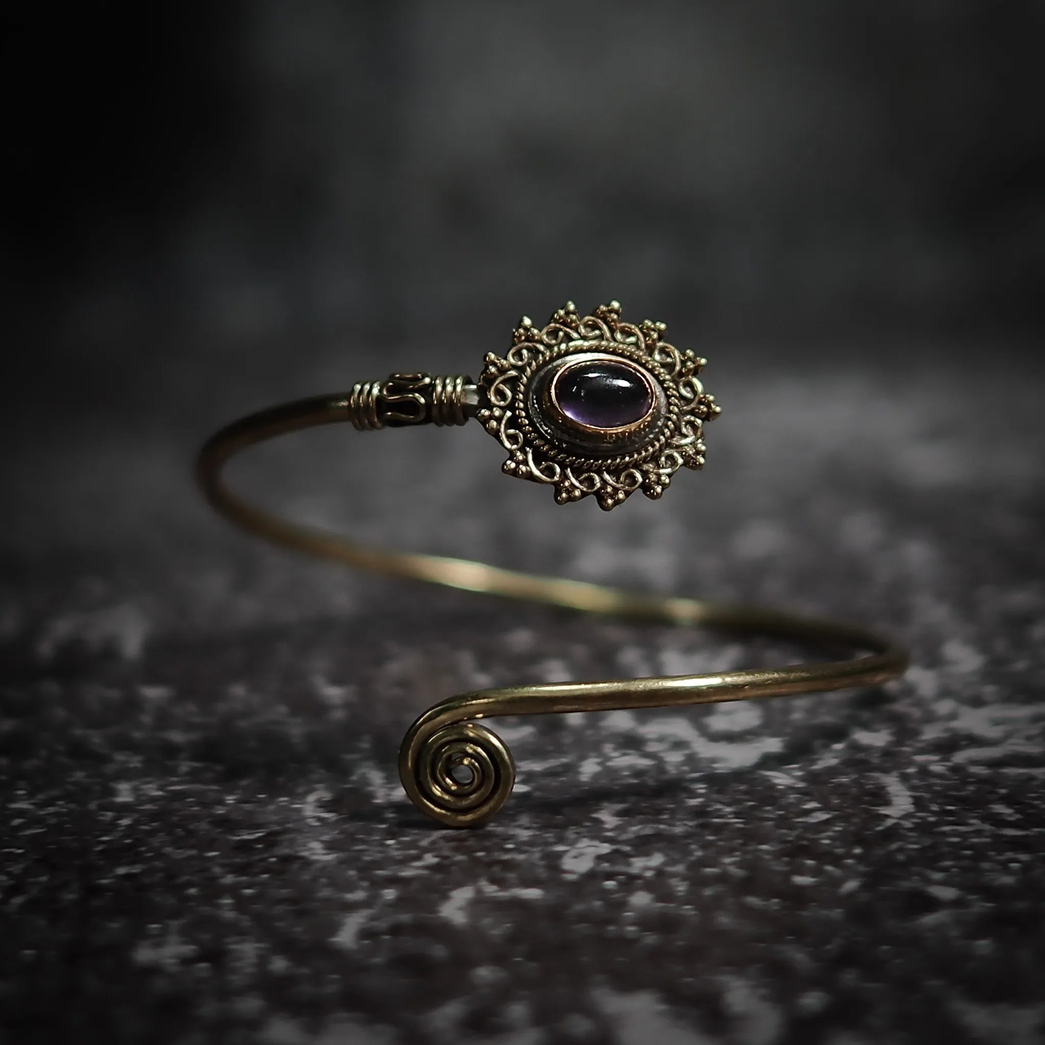 Armband Oval, med halvädelsten